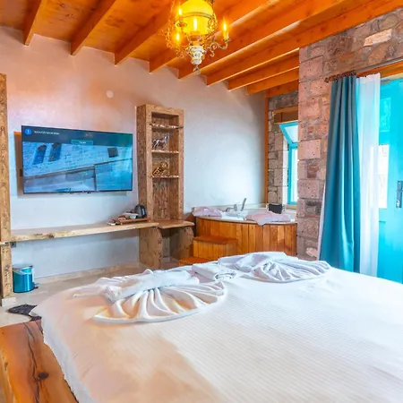 Tetka Otel Ayvalı